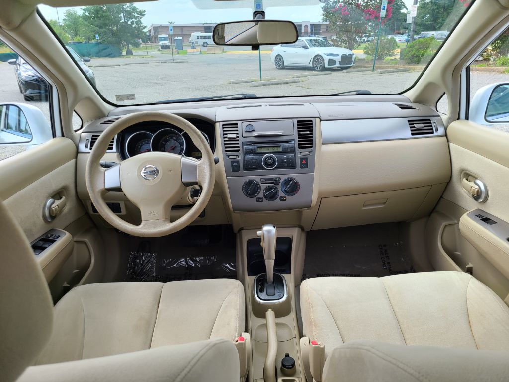 Photo 27 of this NISSAN VERSA