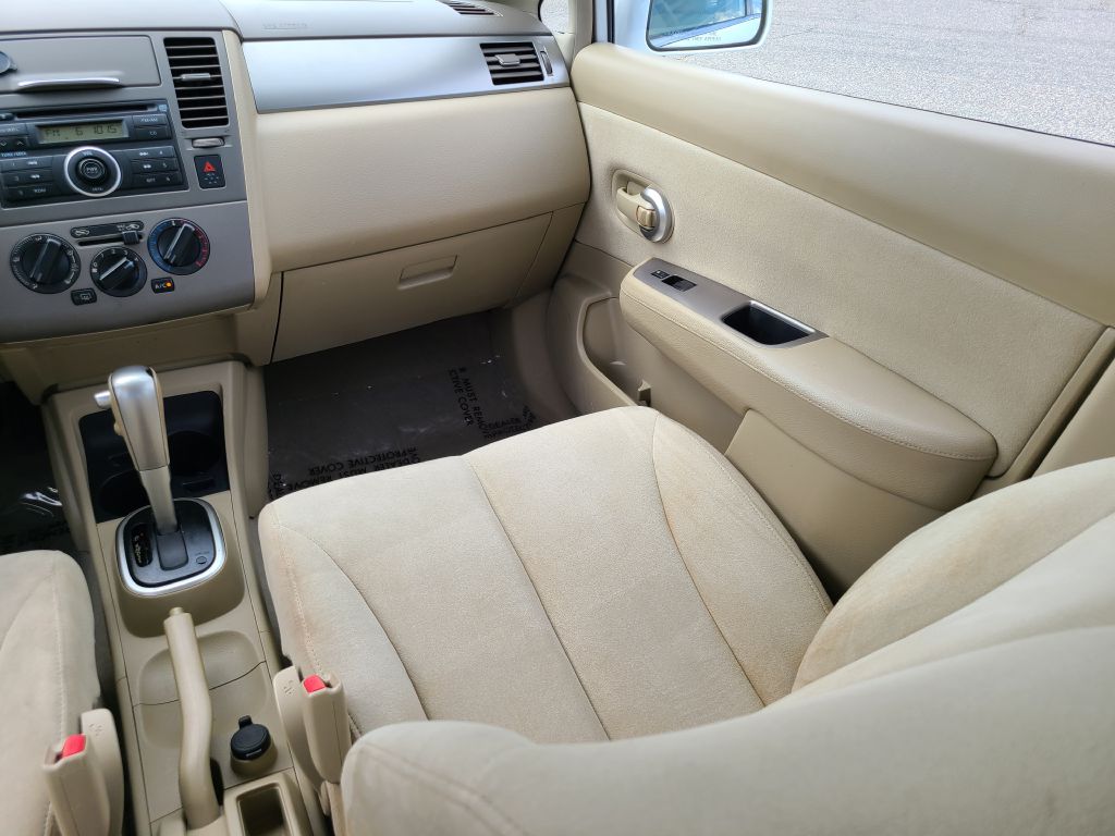 Photo 28 of this NISSAN VERSA