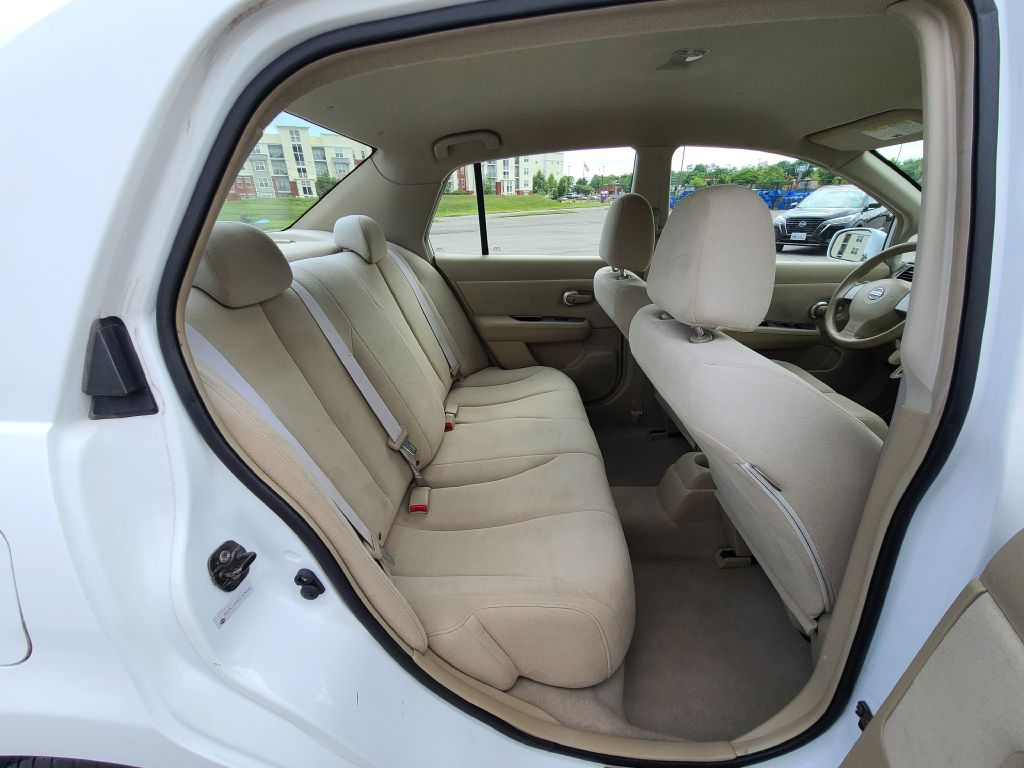 Photo 30 of this NISSAN VERSA