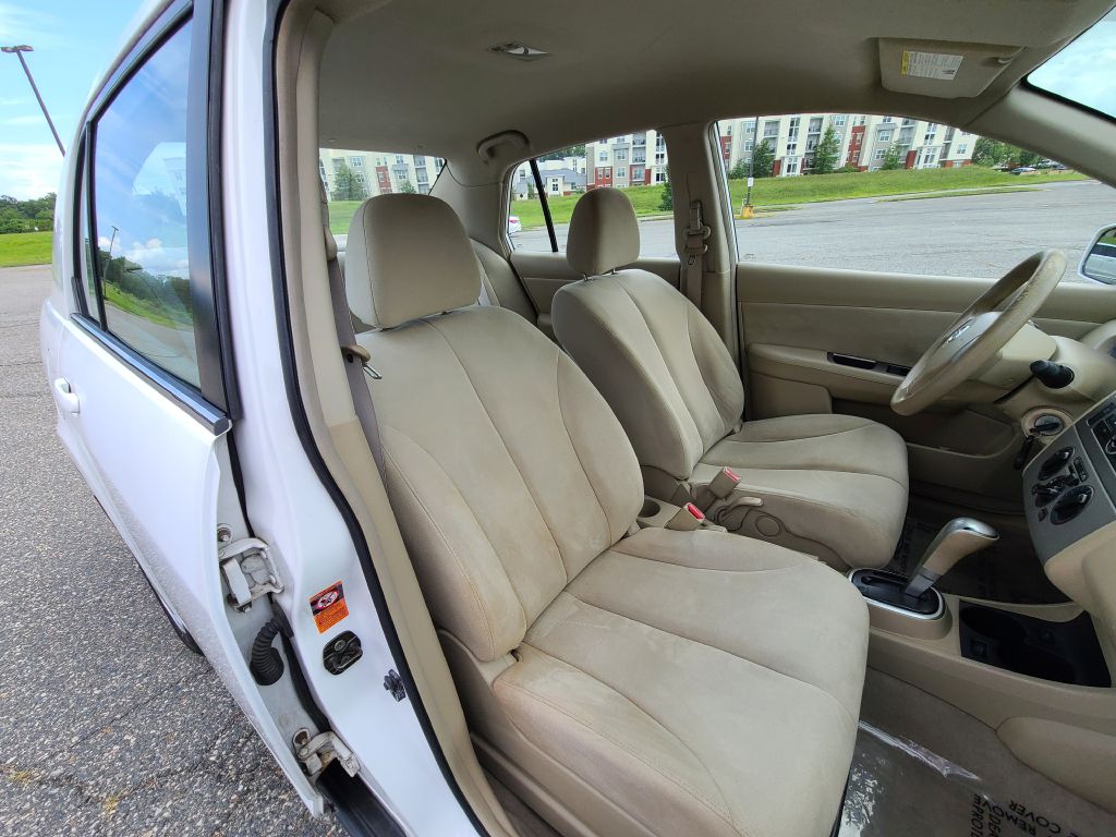 Photo 32 of this NISSAN VERSA