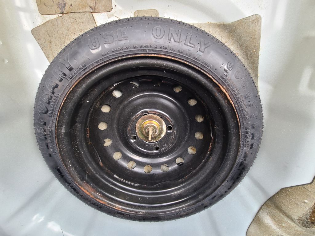 Photo 34 of this NISSAN VERSA