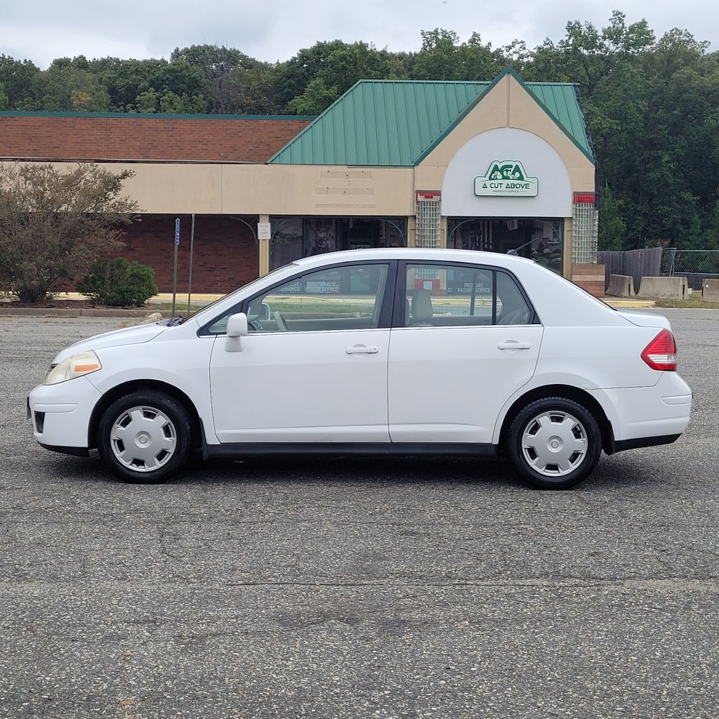 Photo 37 of this NISSAN VERSA