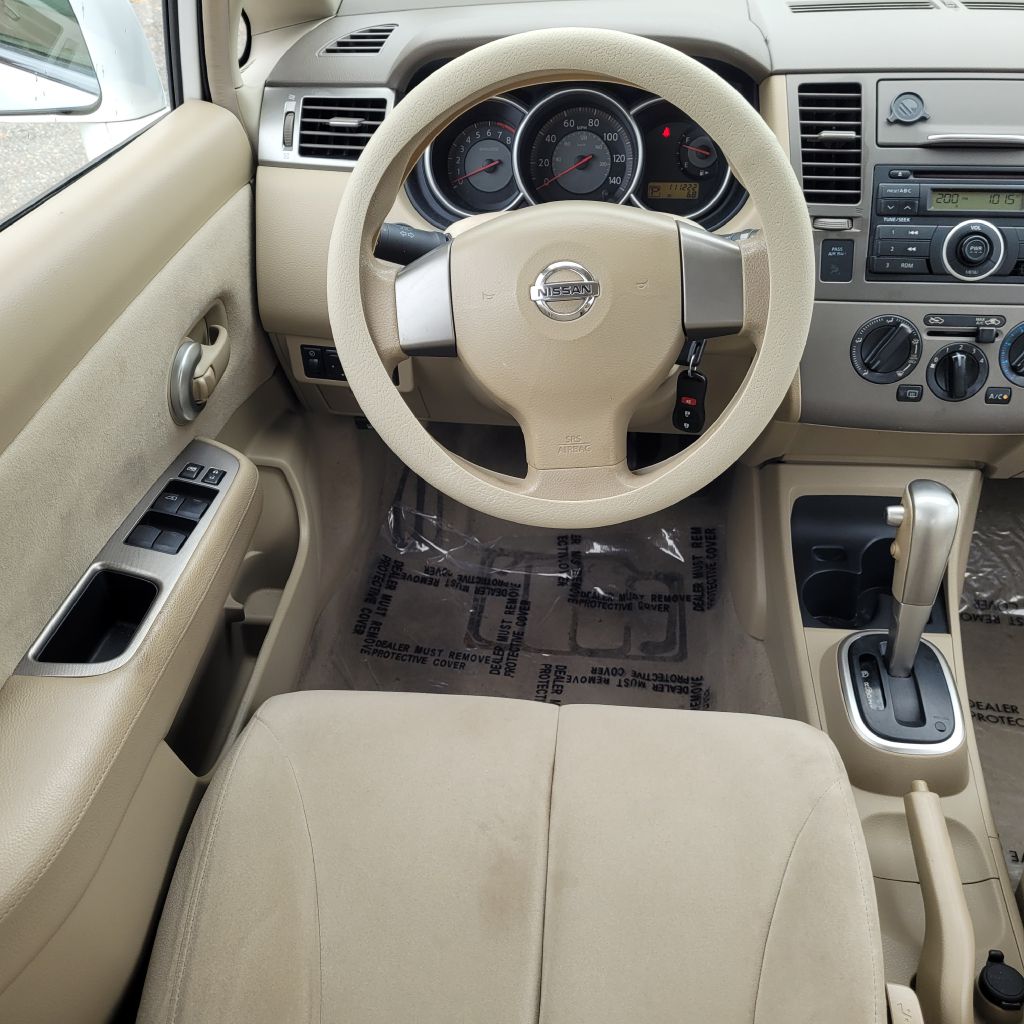 Photo 40 of this NISSAN VERSA