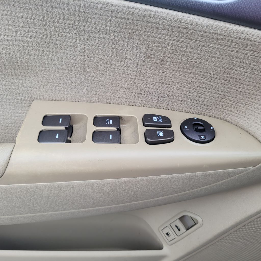Photo 12 of this HYUNDAI SONATA