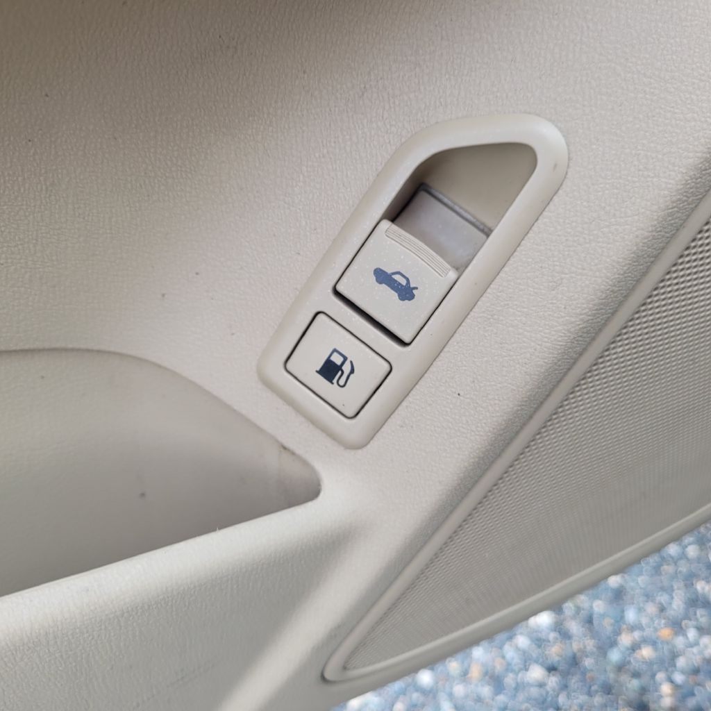 Photo 13 of this HYUNDAI SONATA