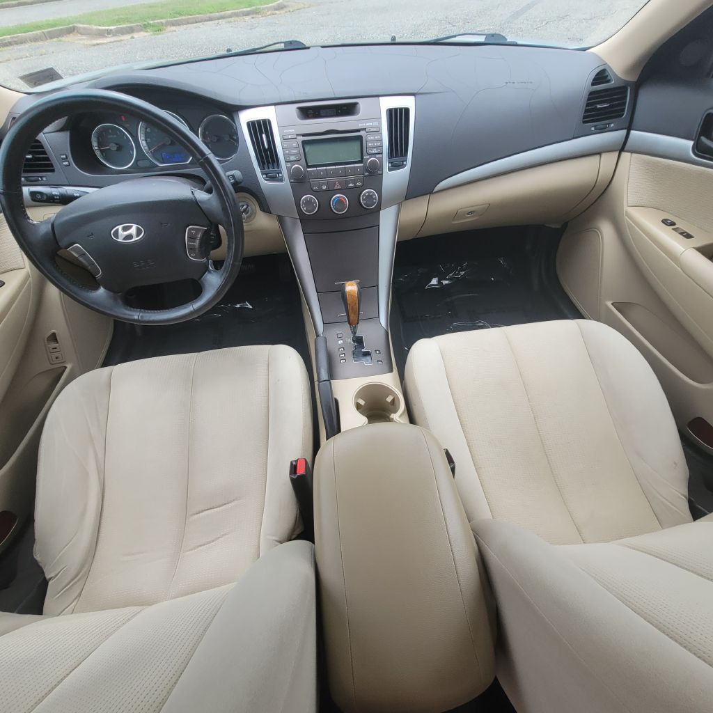 Photo 19 of this HYUNDAI SONATA