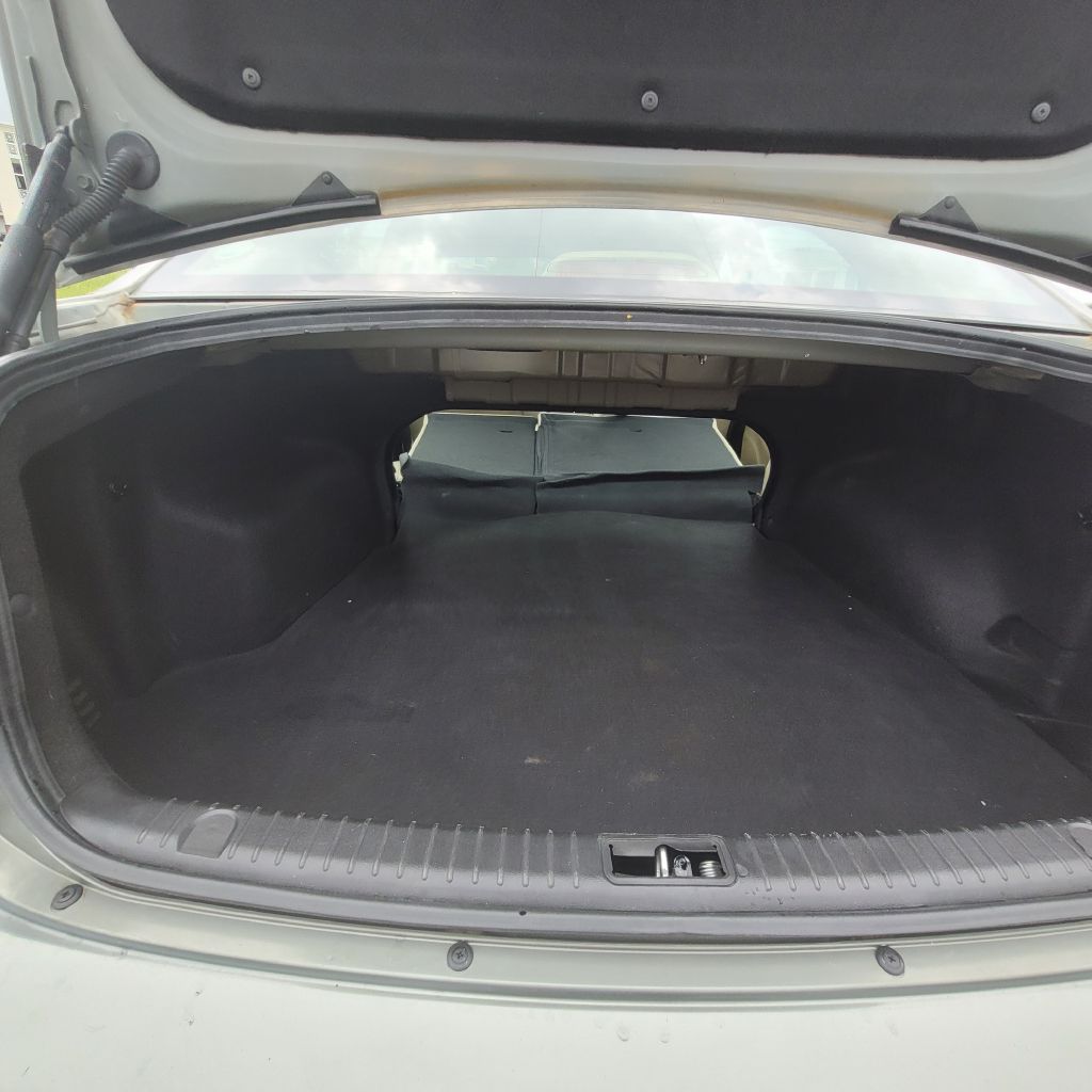 Photo 32 of this HYUNDAI SONATA