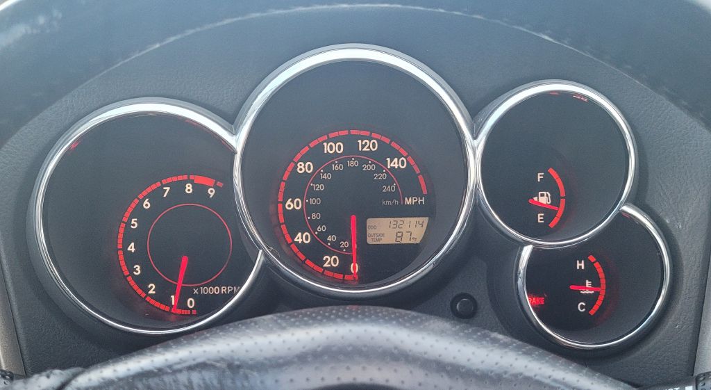 Photo 15 of this PONTIAC VIBE