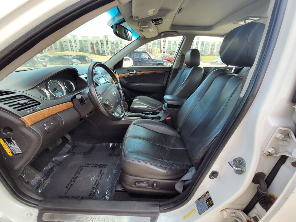 Photo 9 of this HYUNDAI SONATA