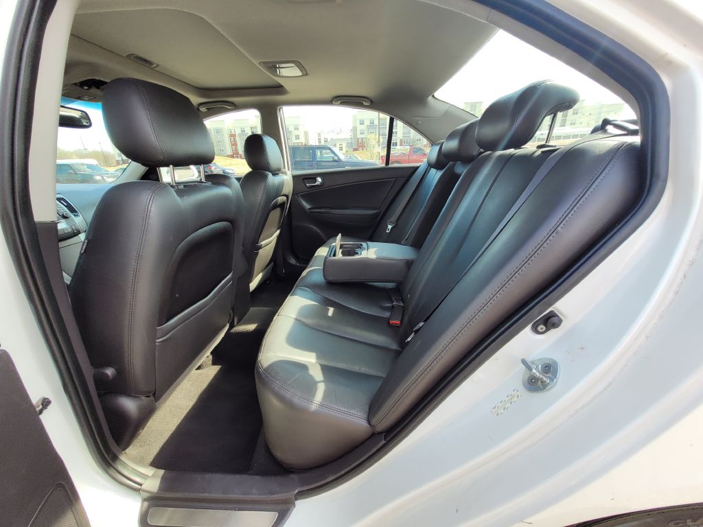 Photo 10 of this HYUNDAI SONATA
