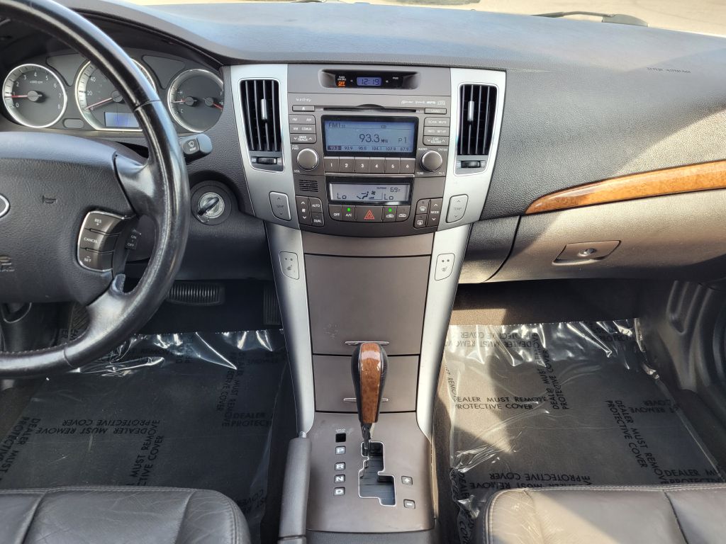 Photo 13 of this HYUNDAI SONATA