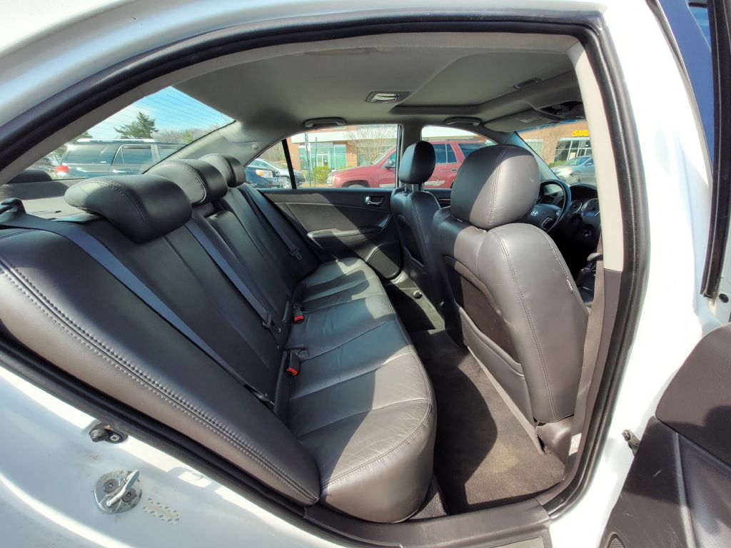 Photo 14 of this HYUNDAI SONATA