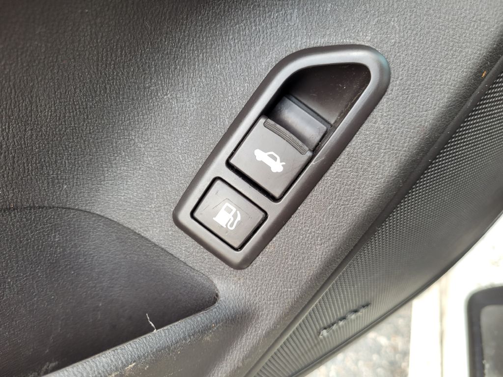 Photo 17 of this HYUNDAI SONATA
