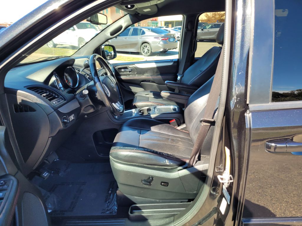 Photo 12 of this DODGE GRAND CARAVAN