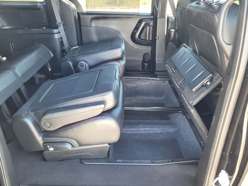 Photo 17 of this DODGE GRAND CARAVAN