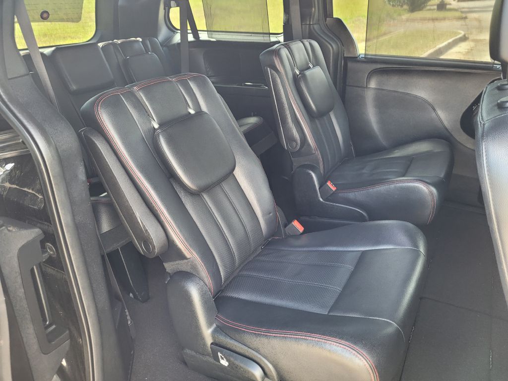 Photo 28 of this DODGE GRAND CARAVAN