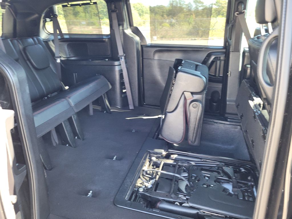 Photo 40 of this DODGE GRAND CARAVAN