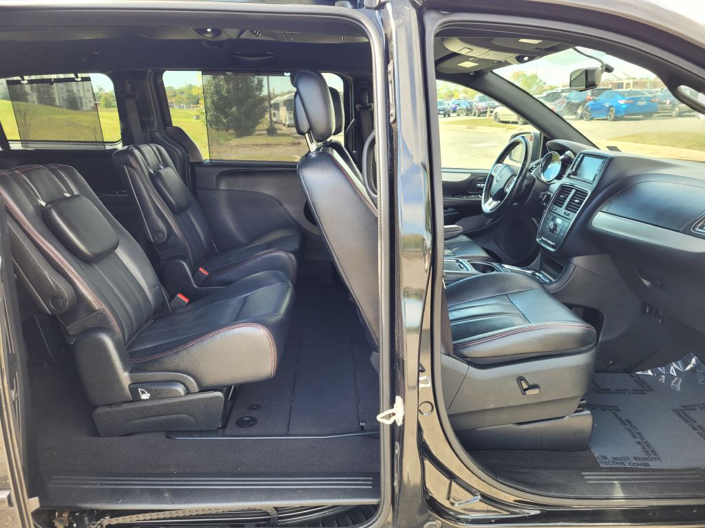 Photo 41 of this DODGE GRAND CARAVAN