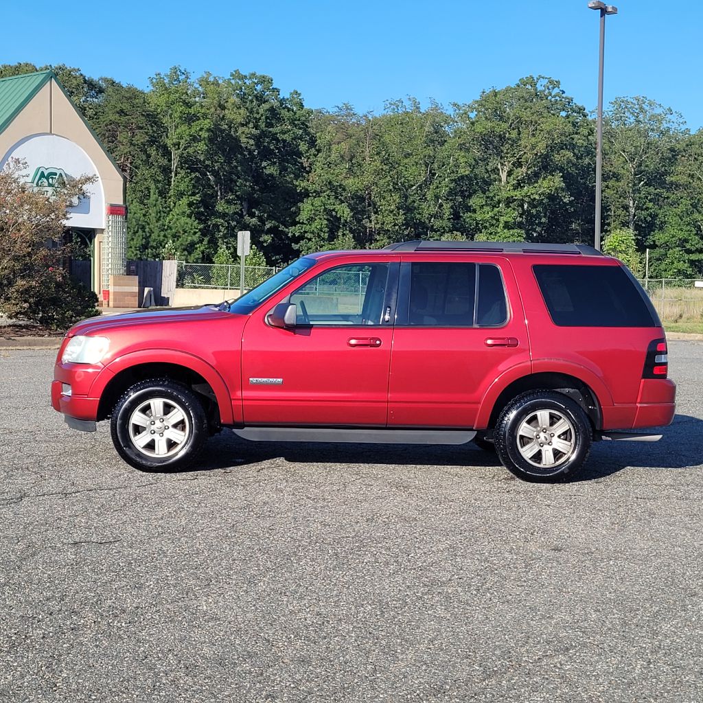 Photo 2 of this FORD EXPLORER