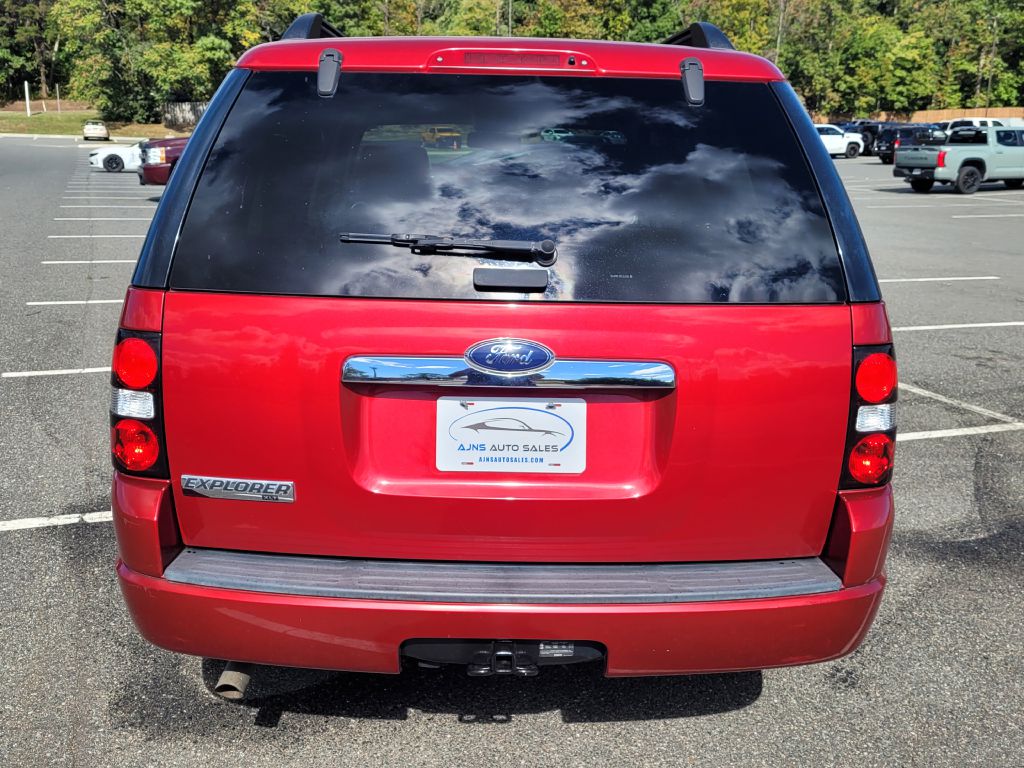 Photo 4 of this FORD EXPLORER