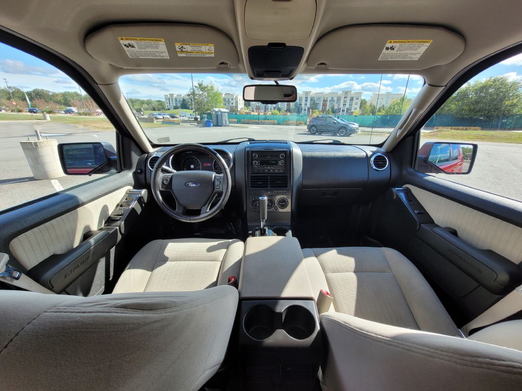 Photo 12 of this FORD EXPLORER