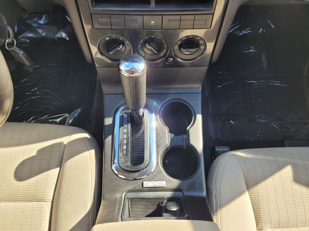 Photo 16 of this FORD EXPLORER