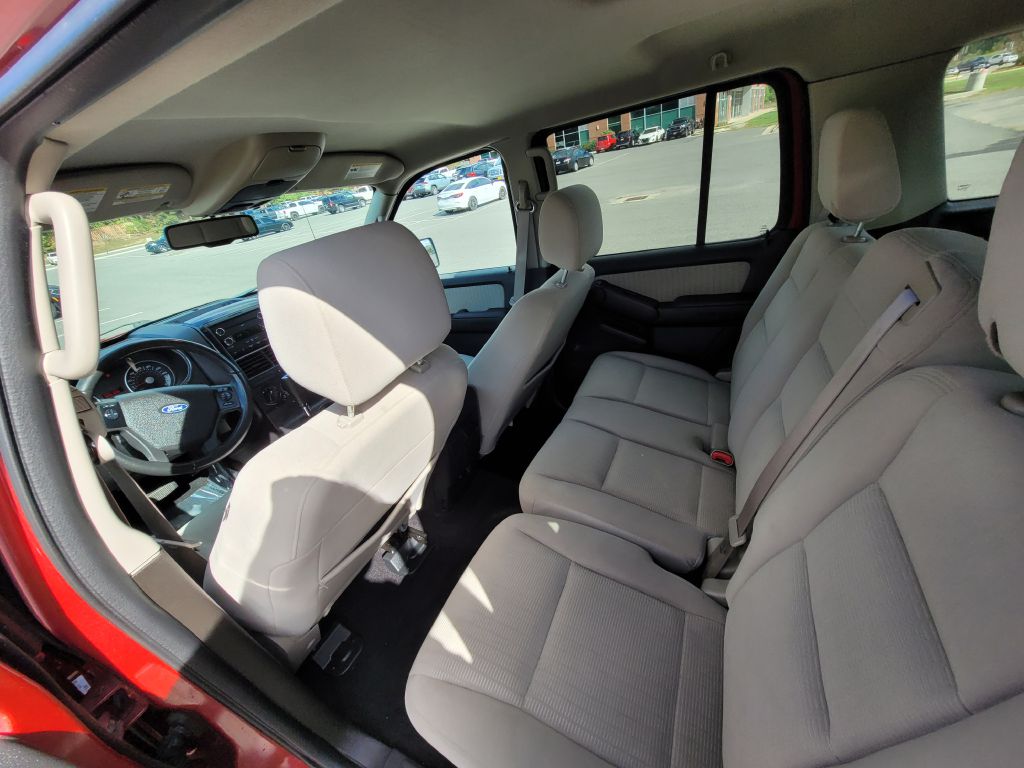 Photo 19 of this FORD EXPLORER