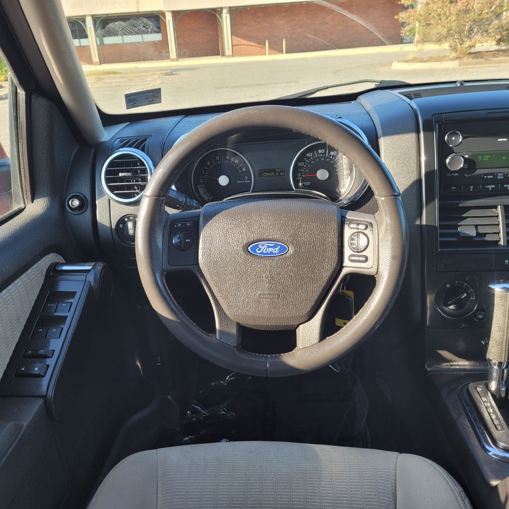 Photo 26 of this FORD EXPLORER