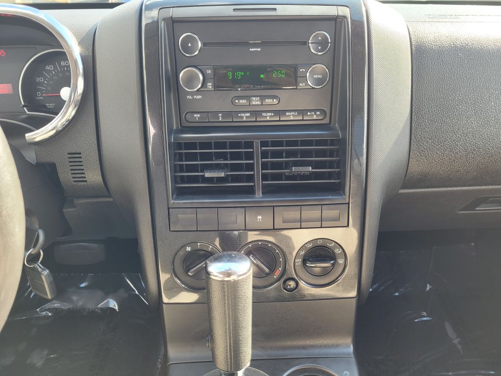 Photo 31 of this FORD EXPLORER
