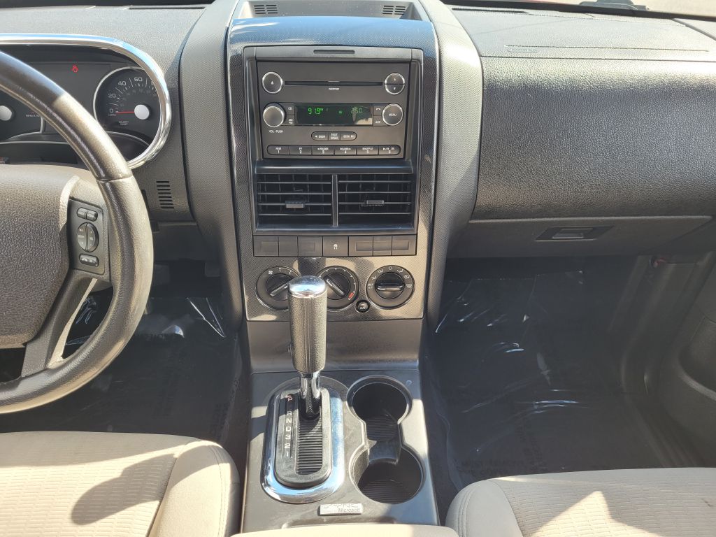 Photo 32 of this FORD EXPLORER