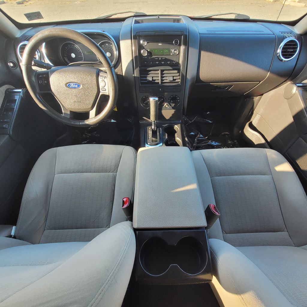 Photo 40 of this FORD EXPLORER