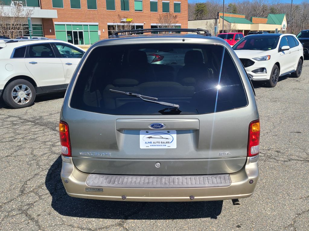 Photo 3 of this FORD WINDSTAR