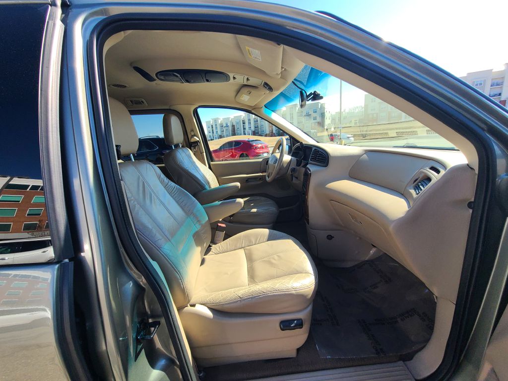 Photo 16 of this FORD WINDSTAR