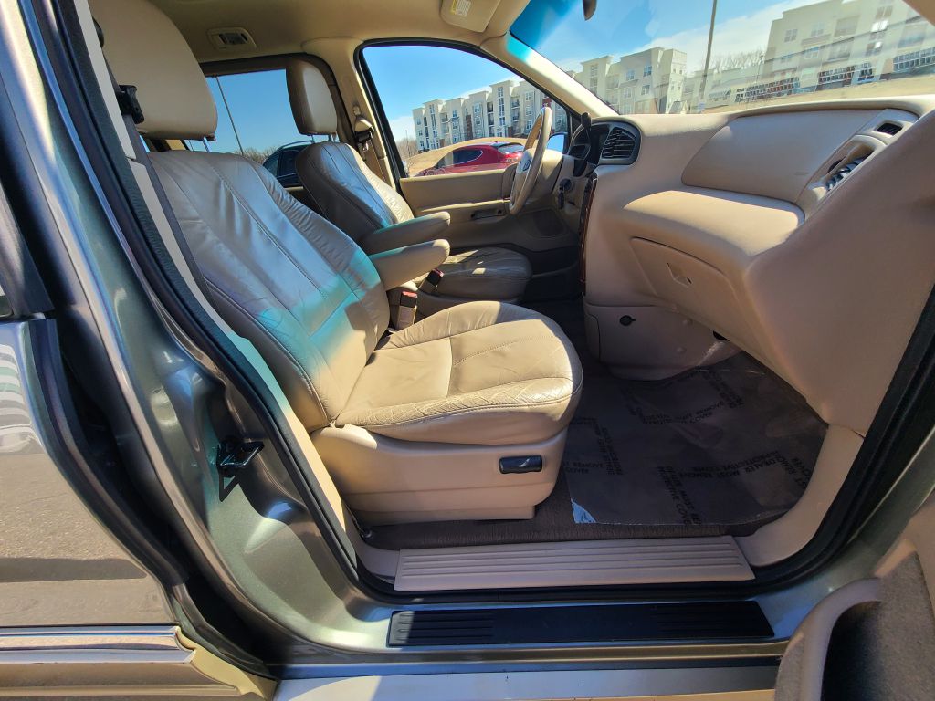 Photo 18 of this FORD WINDSTAR