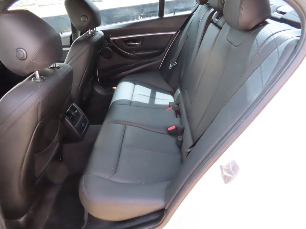 Additional photo of vehicle.