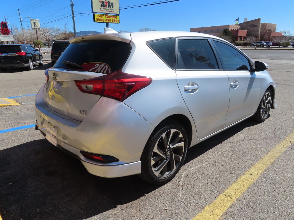 Additional photo of vehicle.