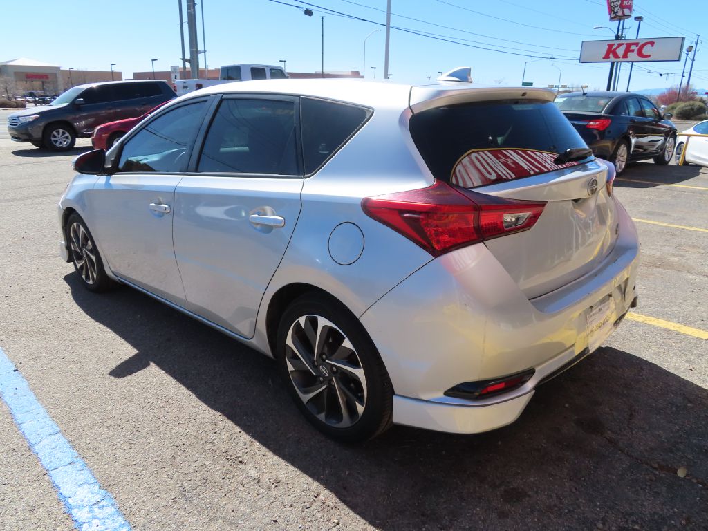 Additional photo of vehicle.