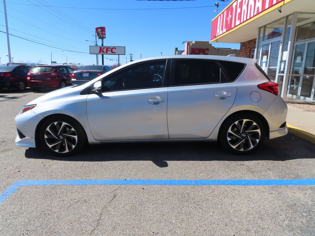 Additional photo of vehicle.