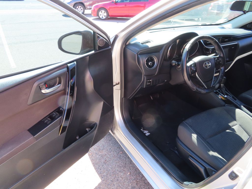 Additional photo of vehicle.