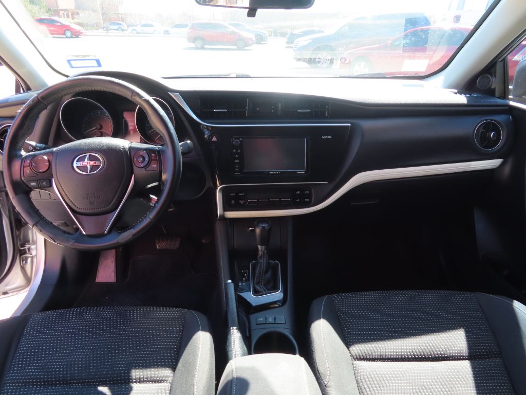 Additional photo of vehicle.