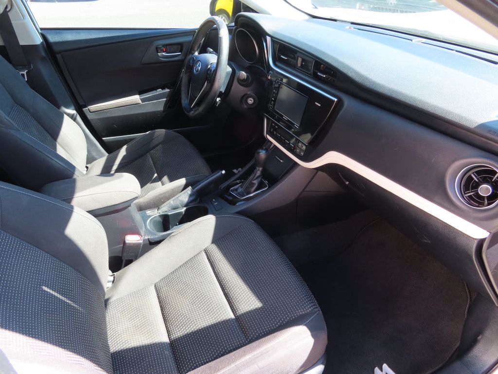 Additional photo of vehicle.