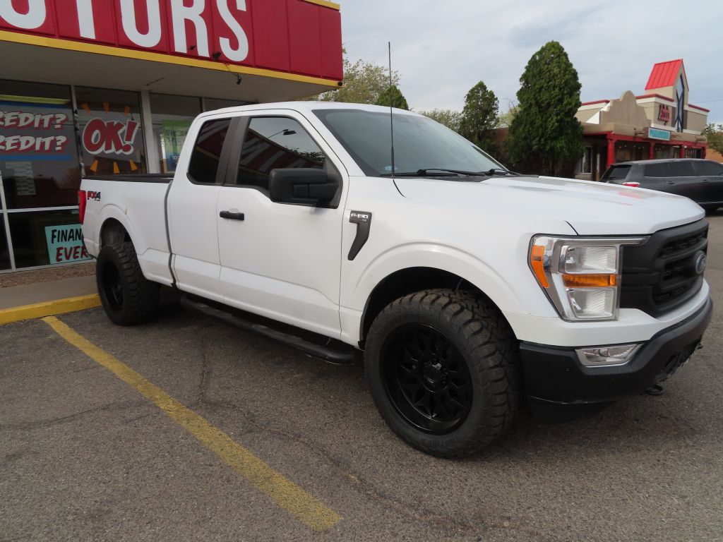 Additional photo of vehicle.
