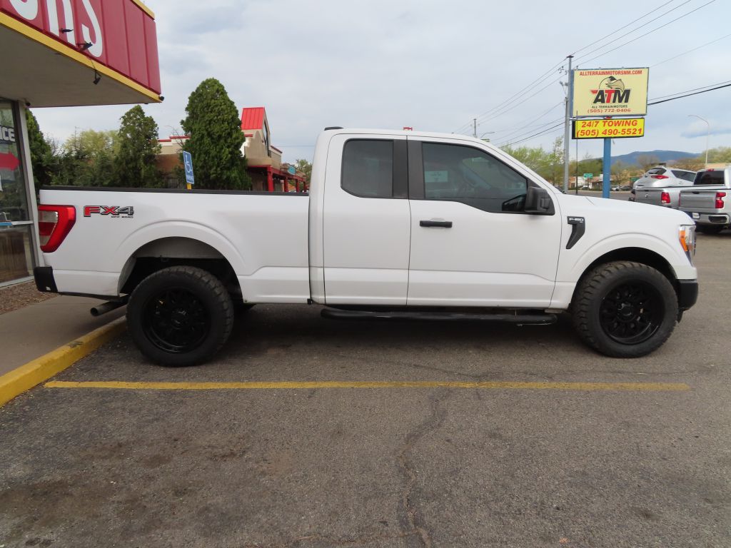 Additional photo of vehicle.