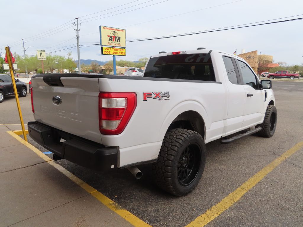 Additional photo of vehicle.