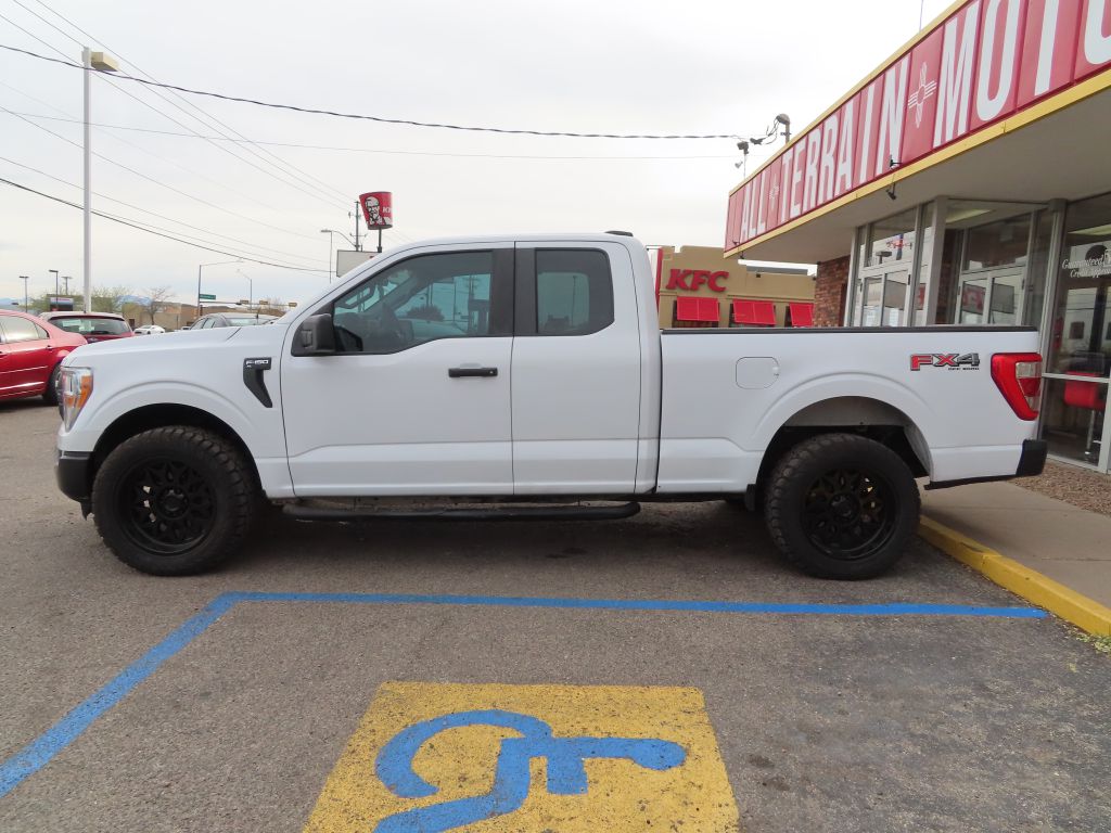 Additional photo of vehicle.