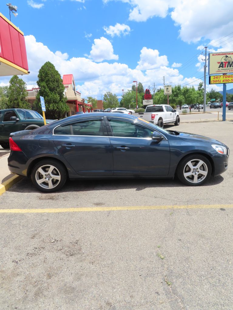 Additional photo of vehicle.