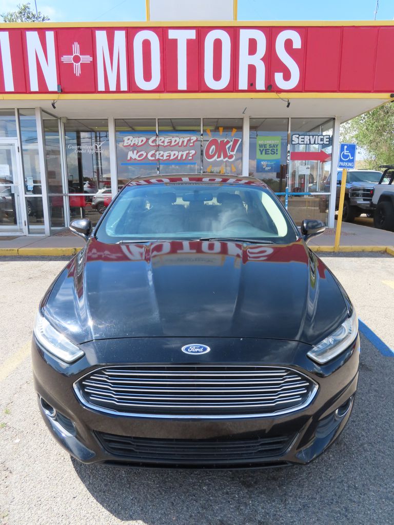 2016 Ford Fusion SE - Photo 2