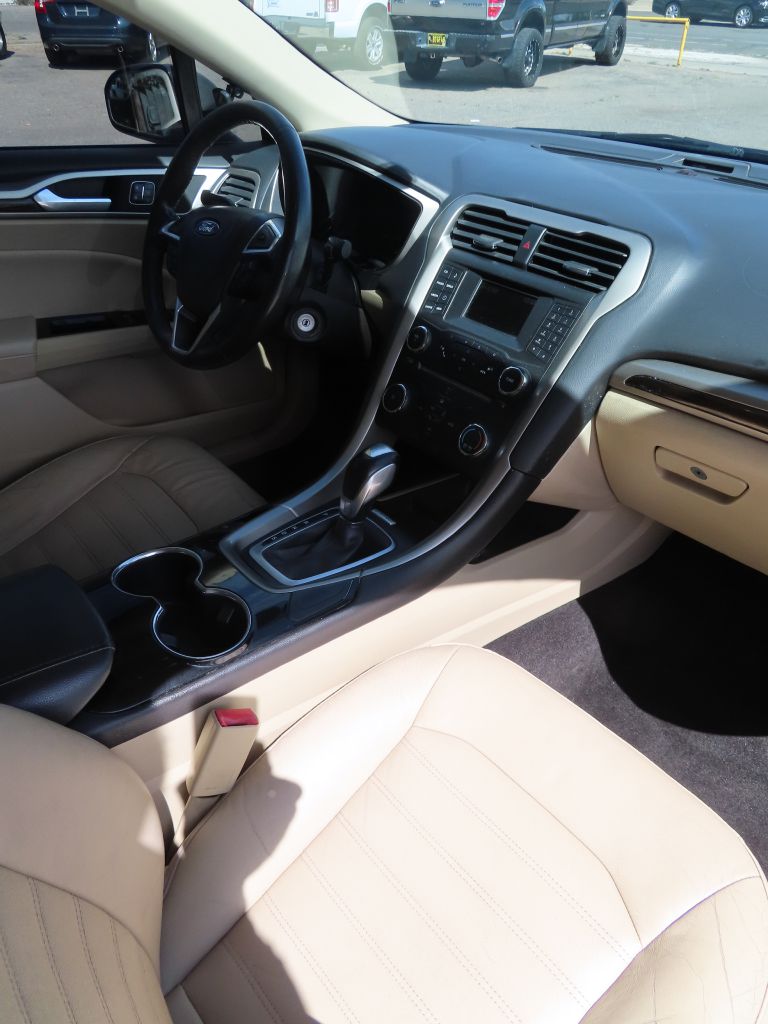 2016 Ford Fusion SE - Photo 12