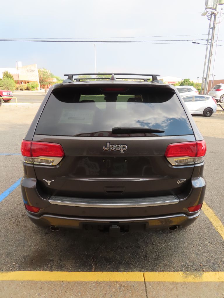 Additional photo of vehicle.
