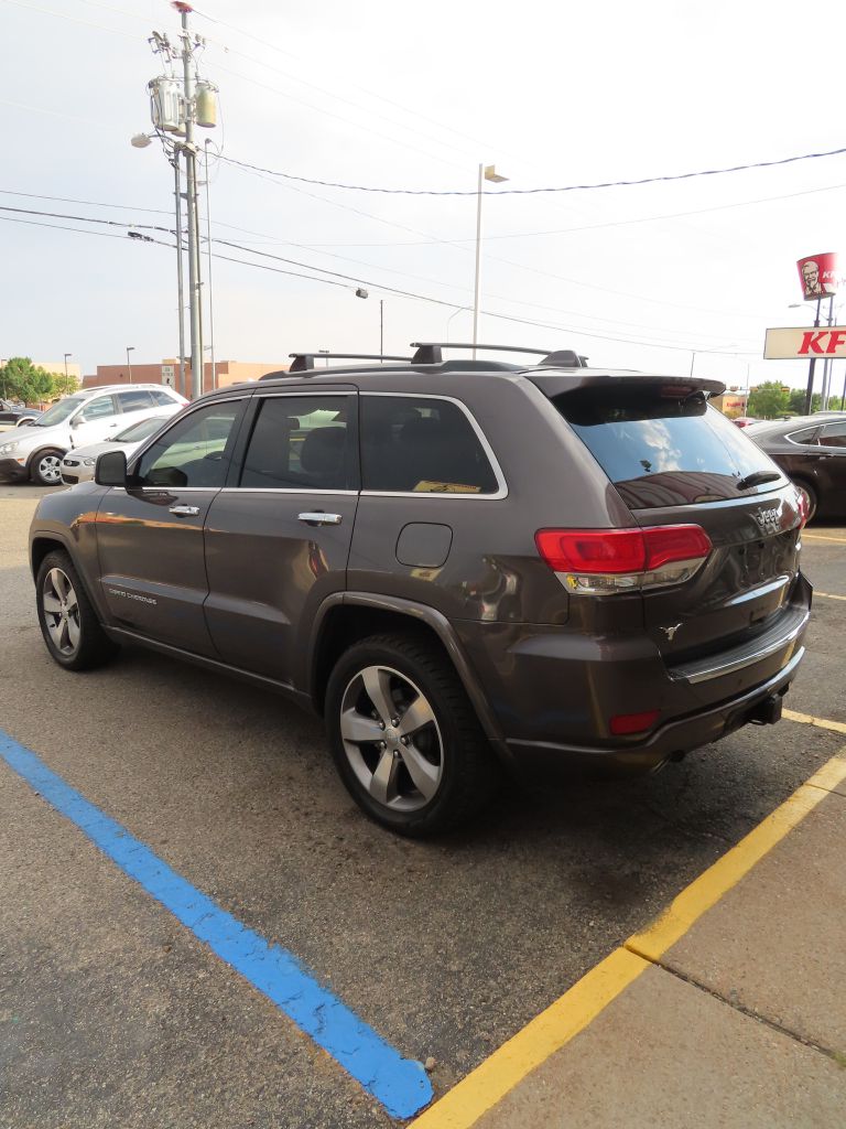 Additional photo of vehicle.